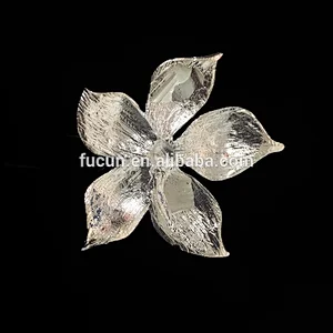 Factory wholesale Newest selling superior quality precious cheap rhinestone brooch