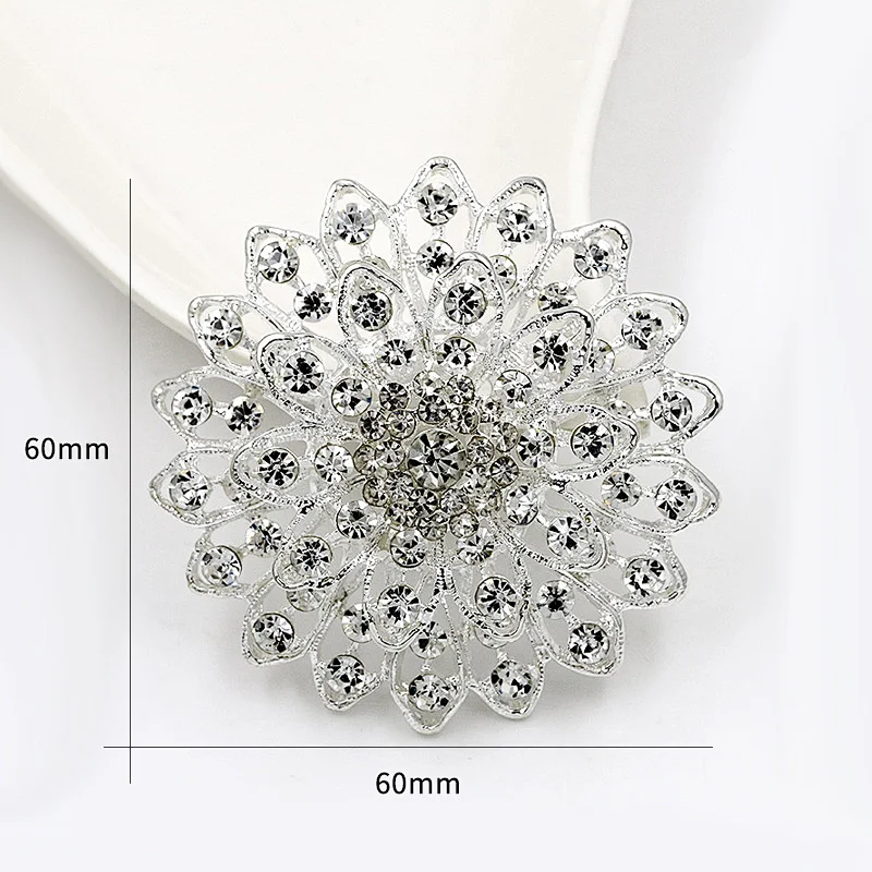 Customized latest new wedding design women crystal brooch wholesale