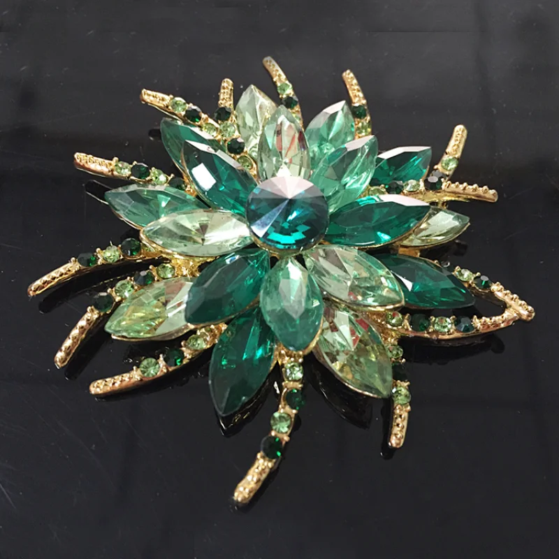 Factory custom handmade bulk fashion jewelry green lotus flower rhinestone brooches