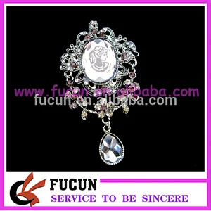 fashion silver artificial flower rhinestone diamond brooch jewelry for wedding invitations from Guangzhou