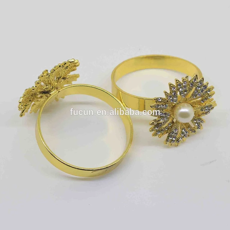 Top quality popular gold plating crystal napkin holder diamond glass napkin ring for Wedding Decoration