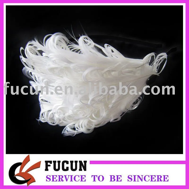 white feathers wedding decoration