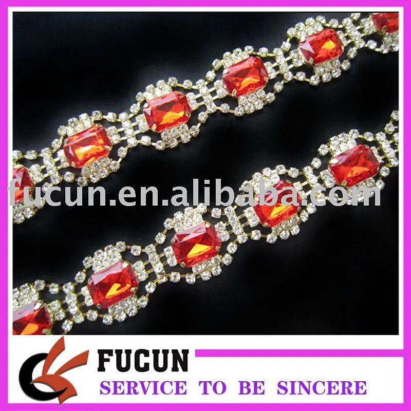 hot sale wholesale fashion rhinestone cup chain with gold trimming