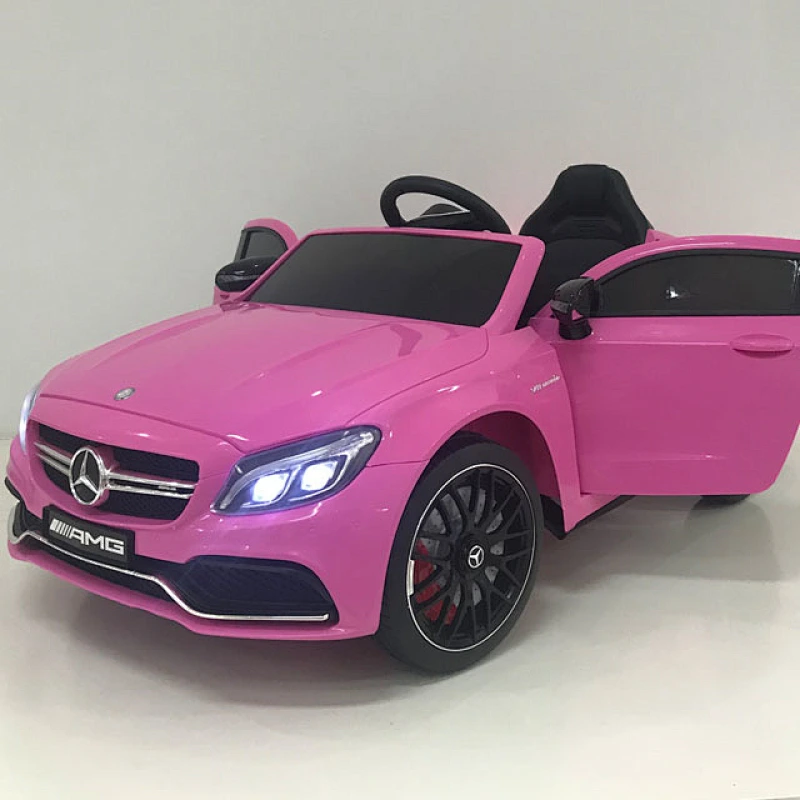Mercedes Benz C63 con licenza
