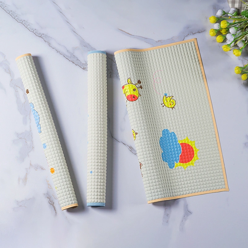 Carton baby waterproof sheet reusable natural breathable air filled rubber cot sheet