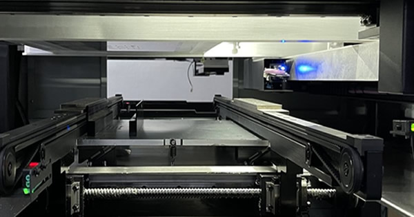 Unique belt transmission system avoids being stuck or fall-off of PCB Programmable motor controls conveying speed and conveys PCB in the precise position Conveyor width can be automatically adjusted.