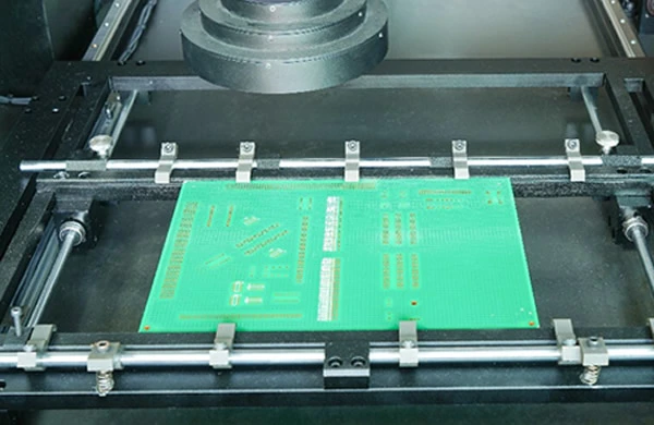 A fully automatic device for clamping PCB boards, it is very convenient to install and pick up PCB boards