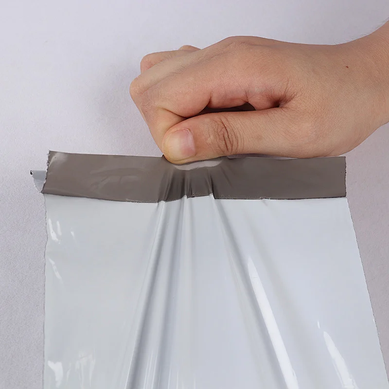 High Quality white poly mailer Waterproof mailing bags Strong Self Adhesive Tape shipping bags for clothing