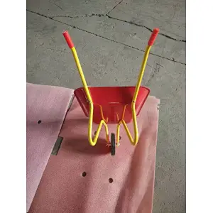 KID'S WHEELBARROW