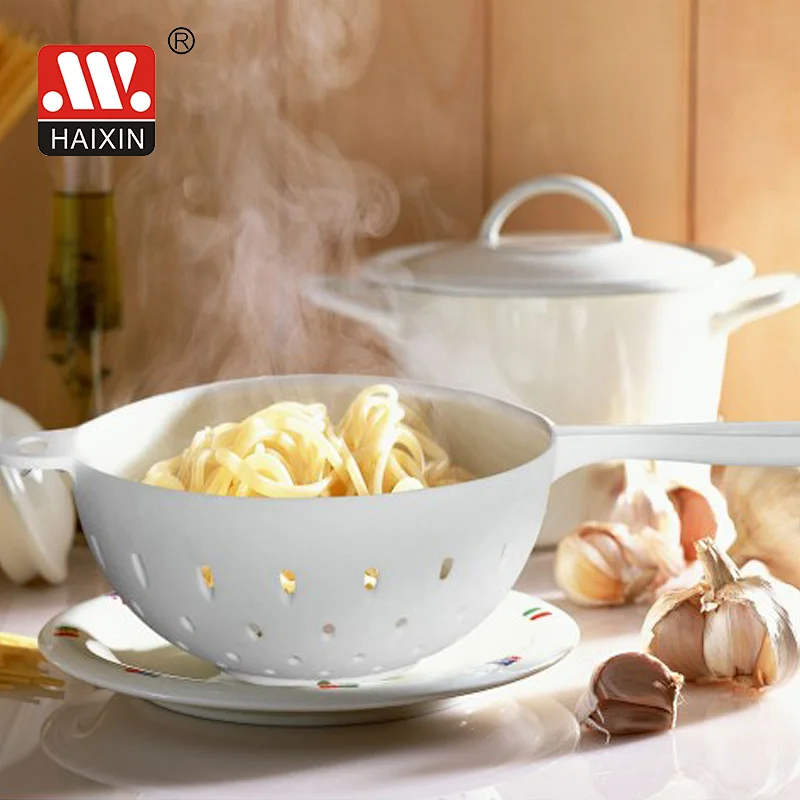Round colander with handle