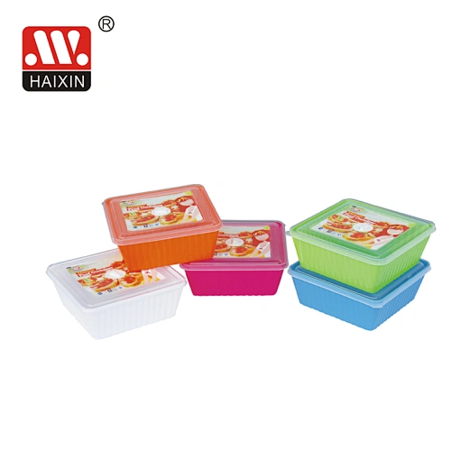 microwavable food container with lid