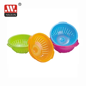 Plastic round slotted colander with two handles