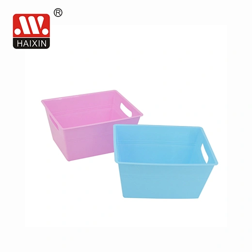 plastic tub with handle