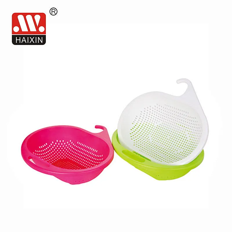 Ovel colander with hook