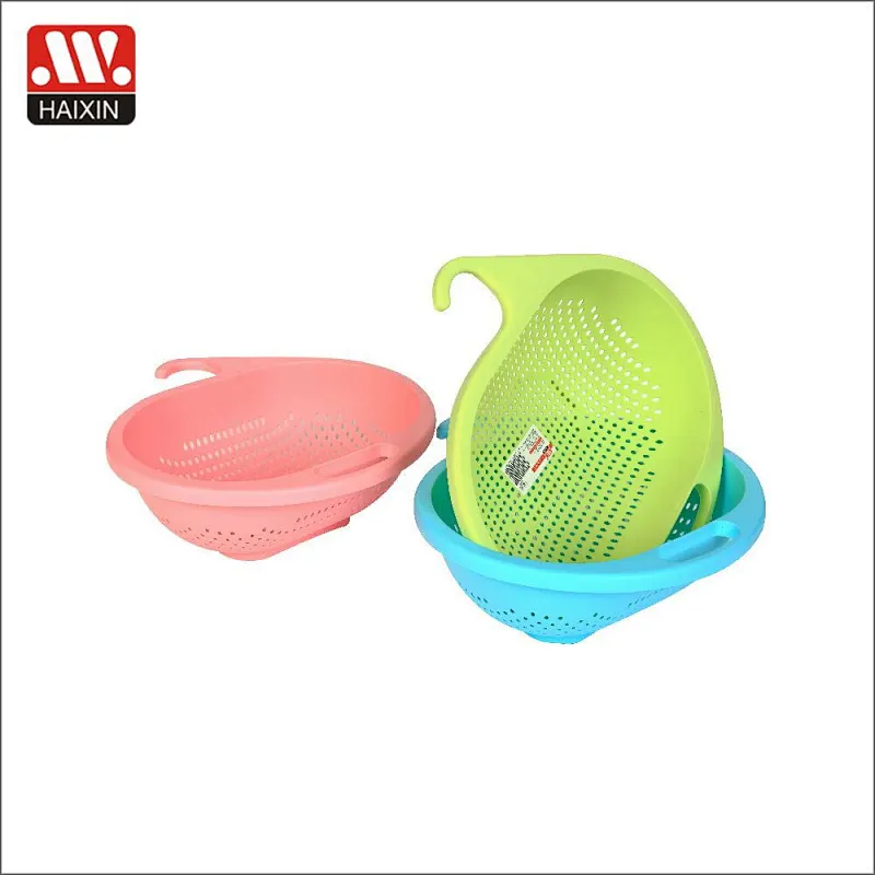 Ovel colander with hook