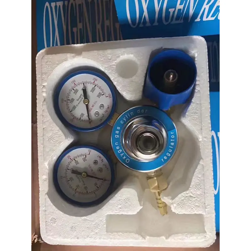 oxygen regulator with two pressure gauges for medical use