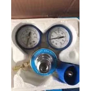 oxygen regulator with two pressure gauges for medical use