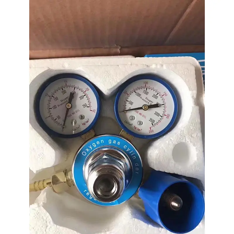 oxygen regulator with two pressure gauges for medical use