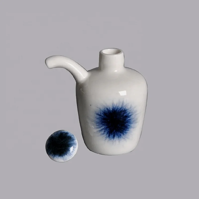 Wholesale Creative Japanese hotel 150ml White Blue Ceramic Porcelain Soy Sauce Vinegar Oil Jar