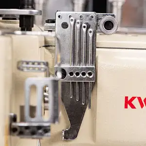 KL-62GD Direct Drive Feed-off-the-arm 4 Needle 6 Thread Flat-seaming Sewing Machine