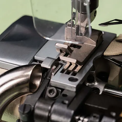 KL-720T-356-EWT-L600 Small Cylinder-bed Interlock Sewing Machine With Auto Pneumatic Trimmer & Thread Wiper