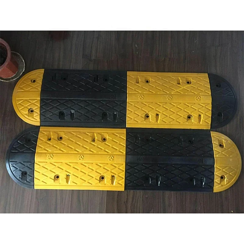 Removable Driveway  500x350x50mm Speed Hump Traffic Yellow And Black Car Heavy Duty Rubber Bump Speed Hump