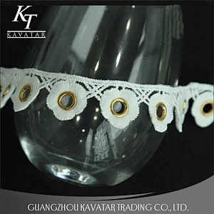 Kavatar Fashion Small Flower Design White Eyelet Lace For Wedding Dress