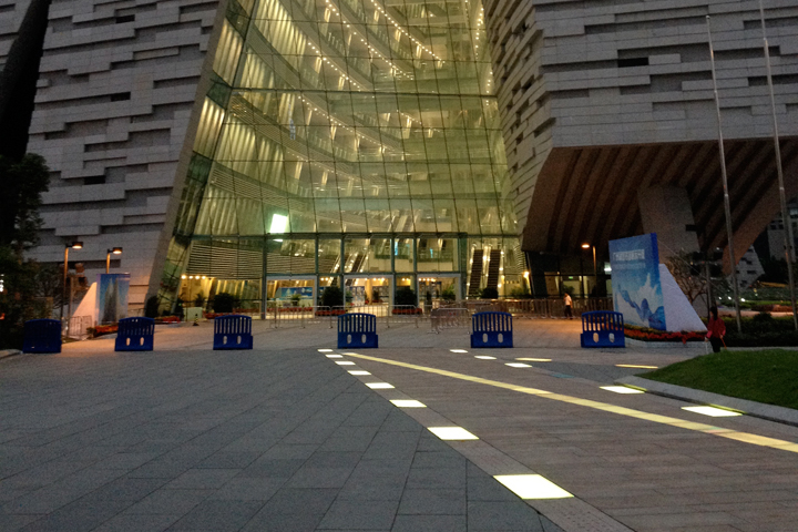 廣州圖書館 - LED發光磚 - 先朗照明