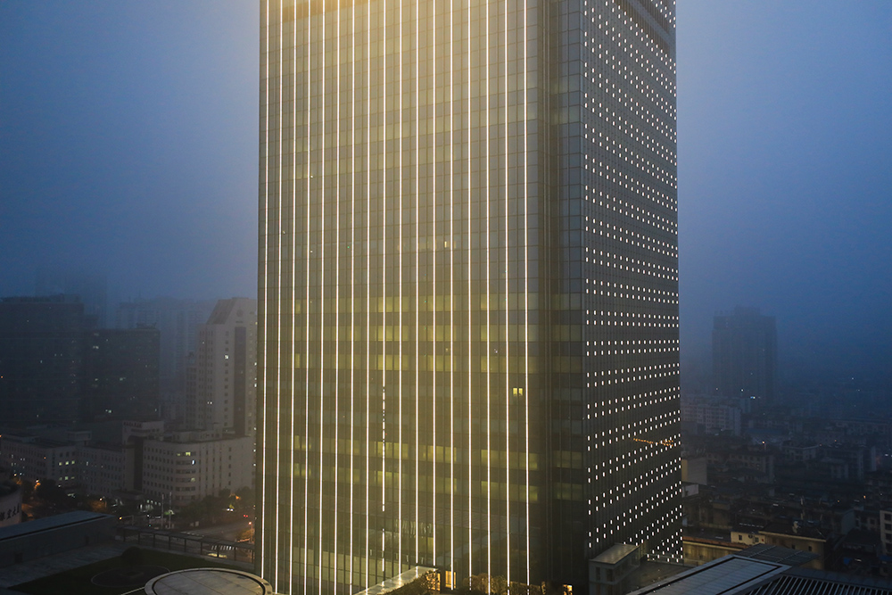 長沙國金中心（長沙IFS）- 線條燈 - 先朗照明