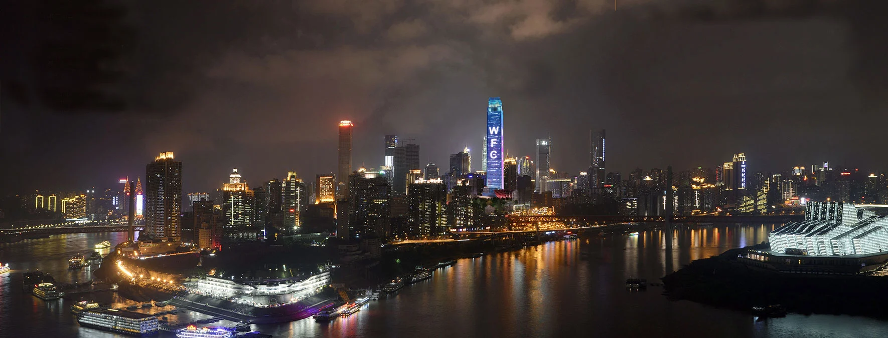 重庆环球金融中心 - LED线条灯 - 先朗照明