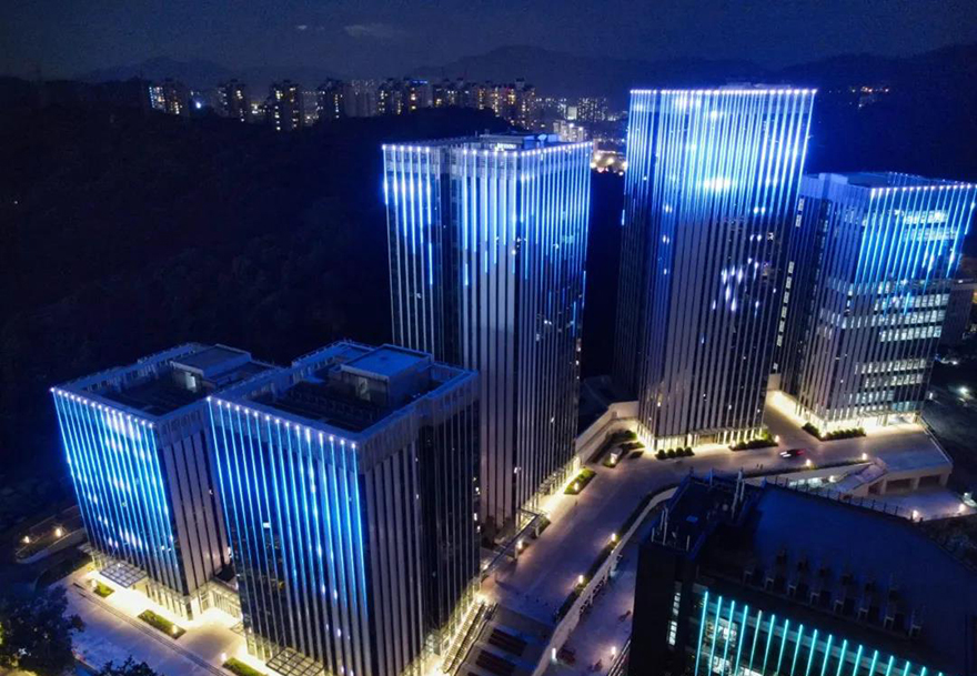 廣州科學城總部經濟區 - 先朗線條燈應用案例