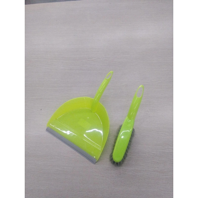 dustpan wiht brush