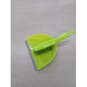 dustpan wiht brush