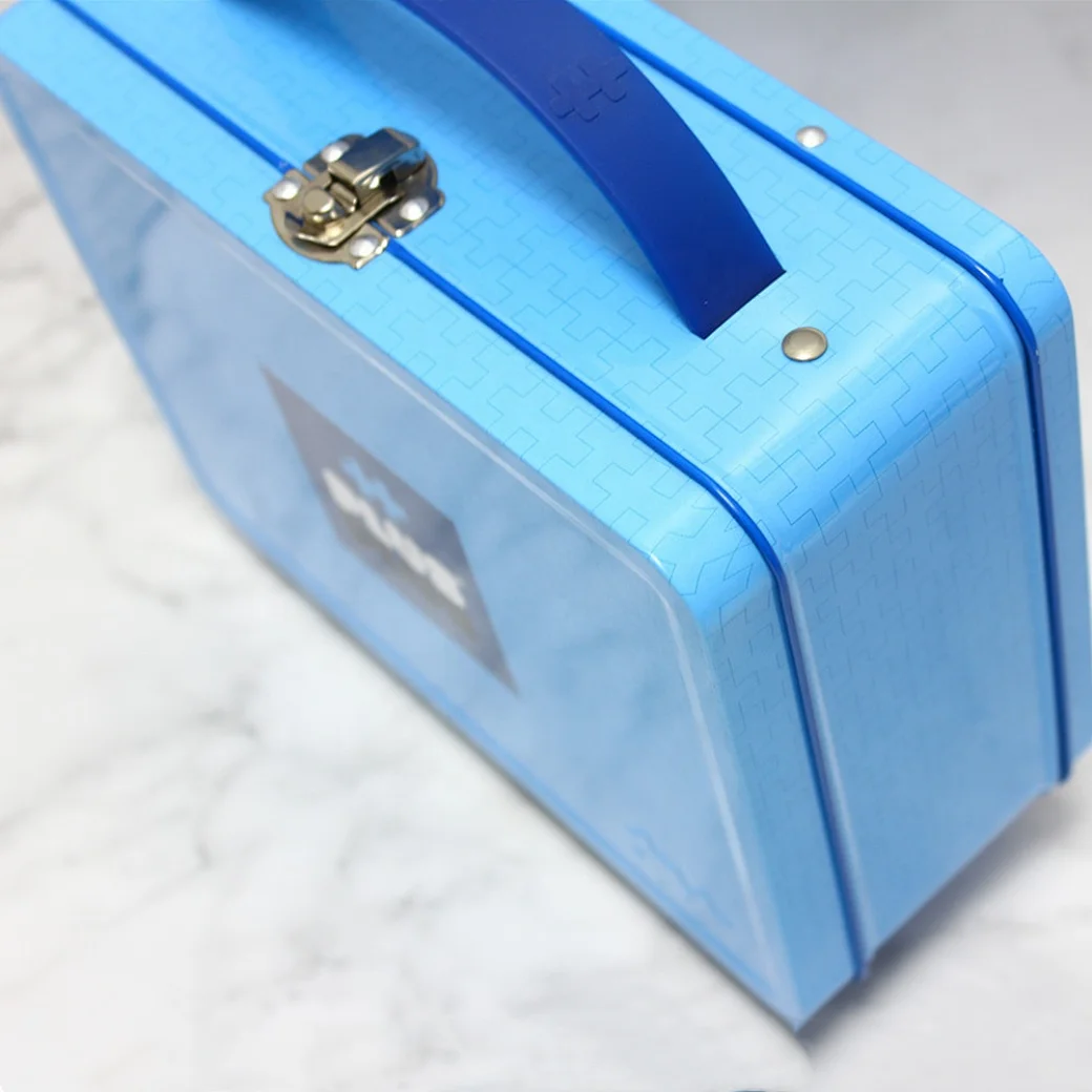 Pack your lunch in style with our tin lunch boxes. Durable and practical, available in a variety of designs and sizes.