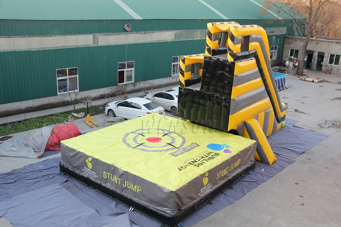 inflatable stunt jump 02.JPG