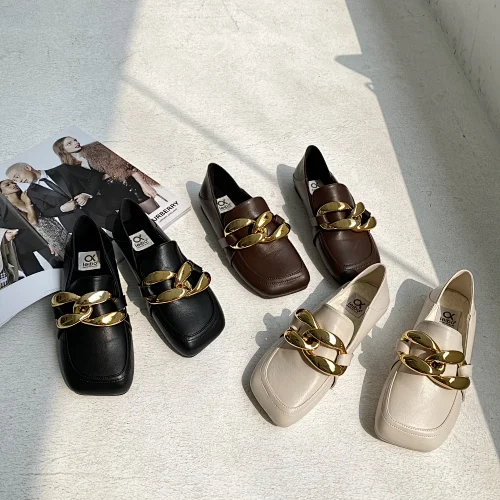 British style small leather shoes women's 2021 autumn and winter new soft leather metal fastener thick soled retro single shoes