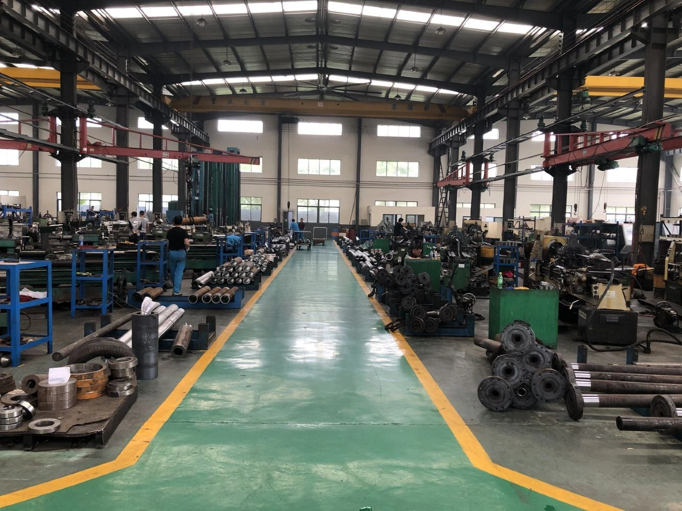 injection molding machine screw barrel, E.J.S INDUSTRY CO., LTD has them, with different surface treatment, including nitiriding, chrome-plating, carbide liner etc.