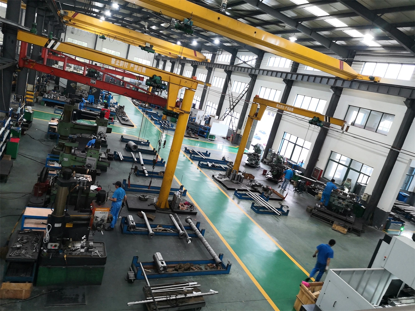 screw barrel for injeciton molding machine, E.J.S INDUSTRY CO., LTD produce them too. The quanity is less comparing to screw barrel for extruders.