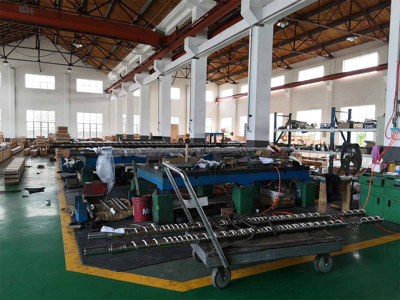 Plastic extruder screw， made in China E.J.S INDUSTRY CO., LTD, has been sold to China and abroad for 30 years.