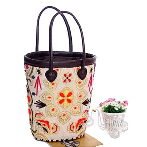 2018 new Bohemia folk style embroidery fashion handbags beach bag straw bag casual shoulder woven bag