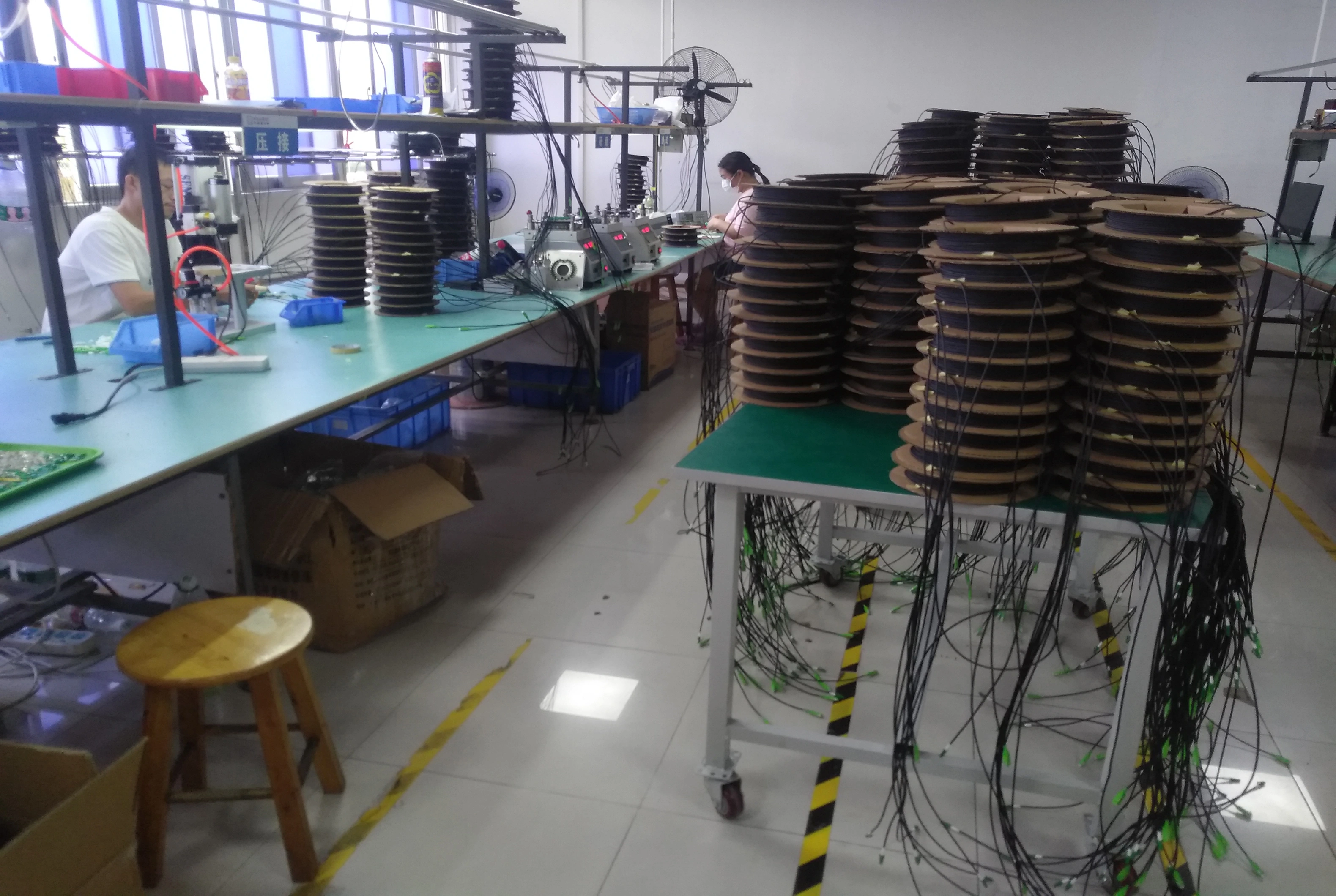 Cardboard Reel Type Packing SC APC Optic Fiber Patch Cord FTTH Drop Cable Assemblies with Pulling Eye