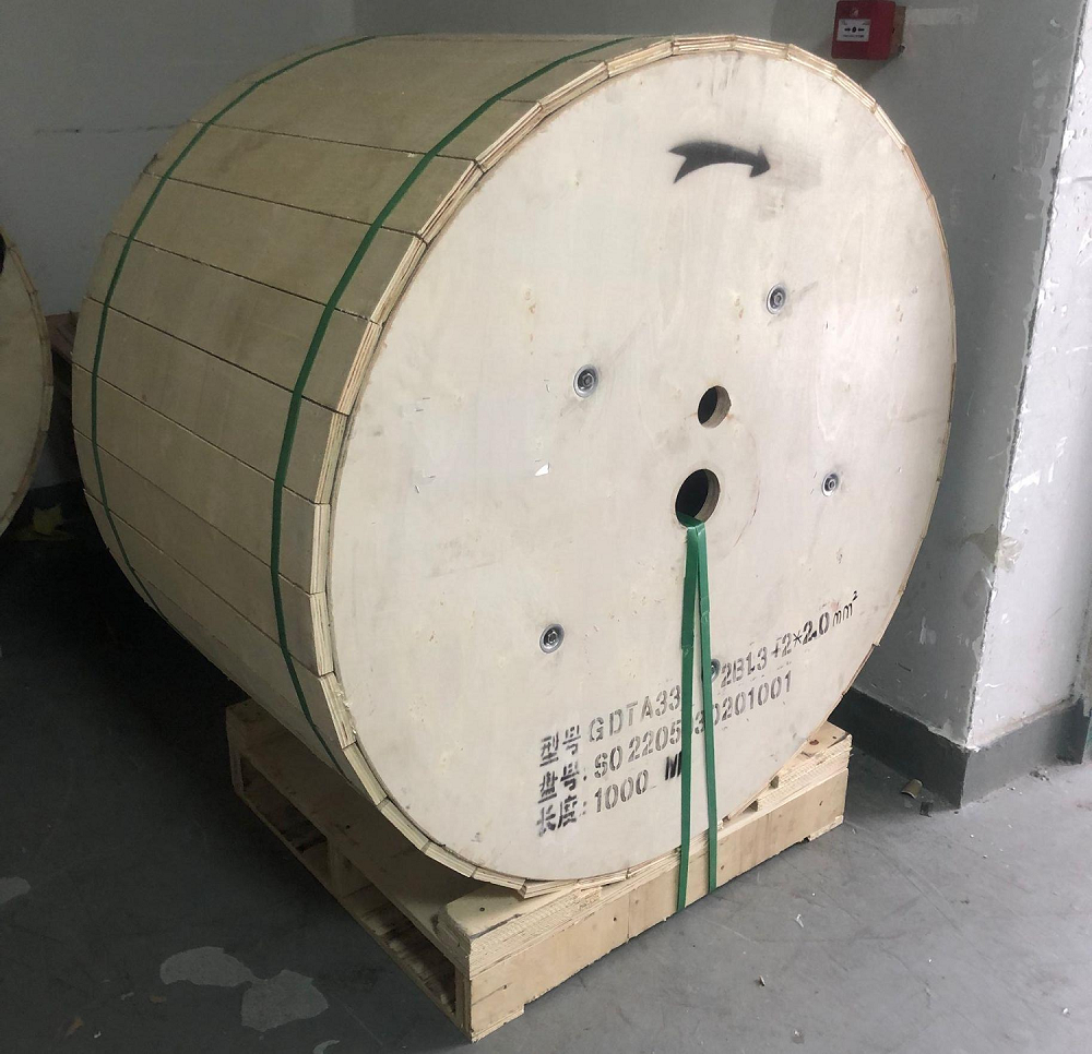 2 4 8 12 core Double Sheathed Photoelectric Composite Underwater Cable With Copper Conductors GDTA33 Submarine Fiber Optic Cable