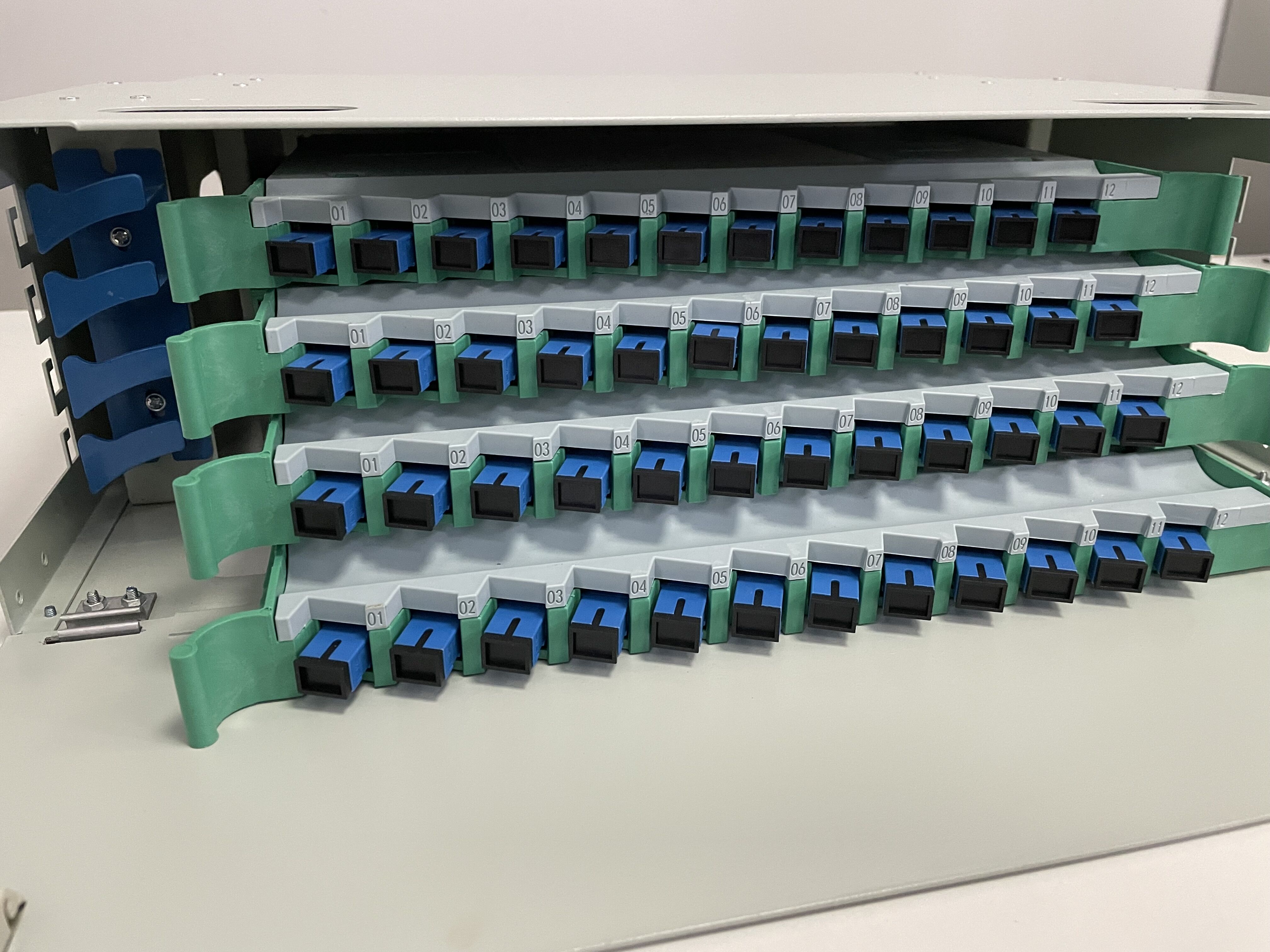4U Rack Mount 12 24 48 96 144 Core Port ODF with splice tray Optical Fiber Distribution Frame fiber optic patch panel ODF