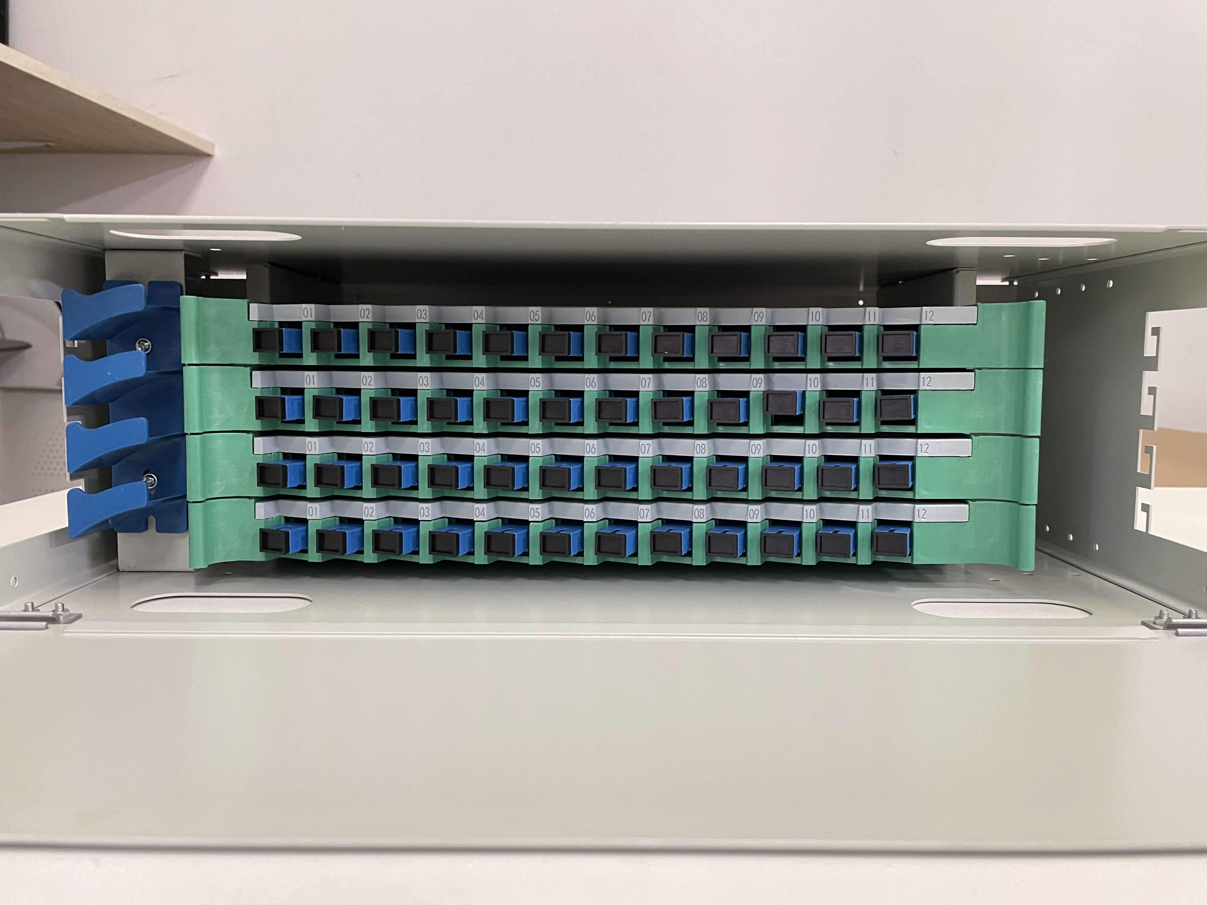 4U Rack Mount 12 24 48 96 144 Core Port ODF with splice tray Optical Fiber Distribution Frame fiber optic patch panel ODF