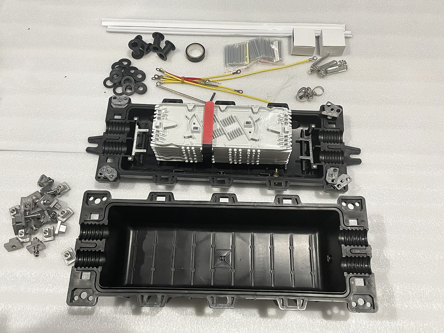 72~144 Core 2 in 2 out Horizontal Type IP67 fosc Fiber Optic In line Splice Closure With Air Valve