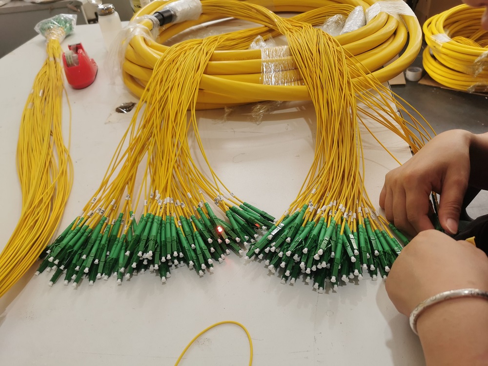 Multi Core Fan Out Fiber optic patch cable 96 Core LC APC Single Mode simplex G652D Fiber Optic Patch Cord