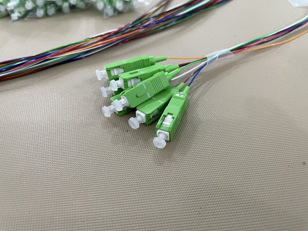 48 Core MPO APC SC APC Single Mode SM Multi Core Fan Out Fiber optic patch cable LSZH G652D Fiber Optic Patch Cord