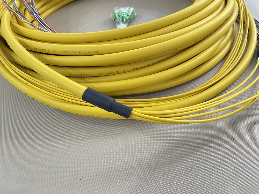 48 Core MPO APC SC APC Single Mode SM Multi Core Fan Out Fiber optic patch cable LSZH G652D Fiber Optic Patch Cord