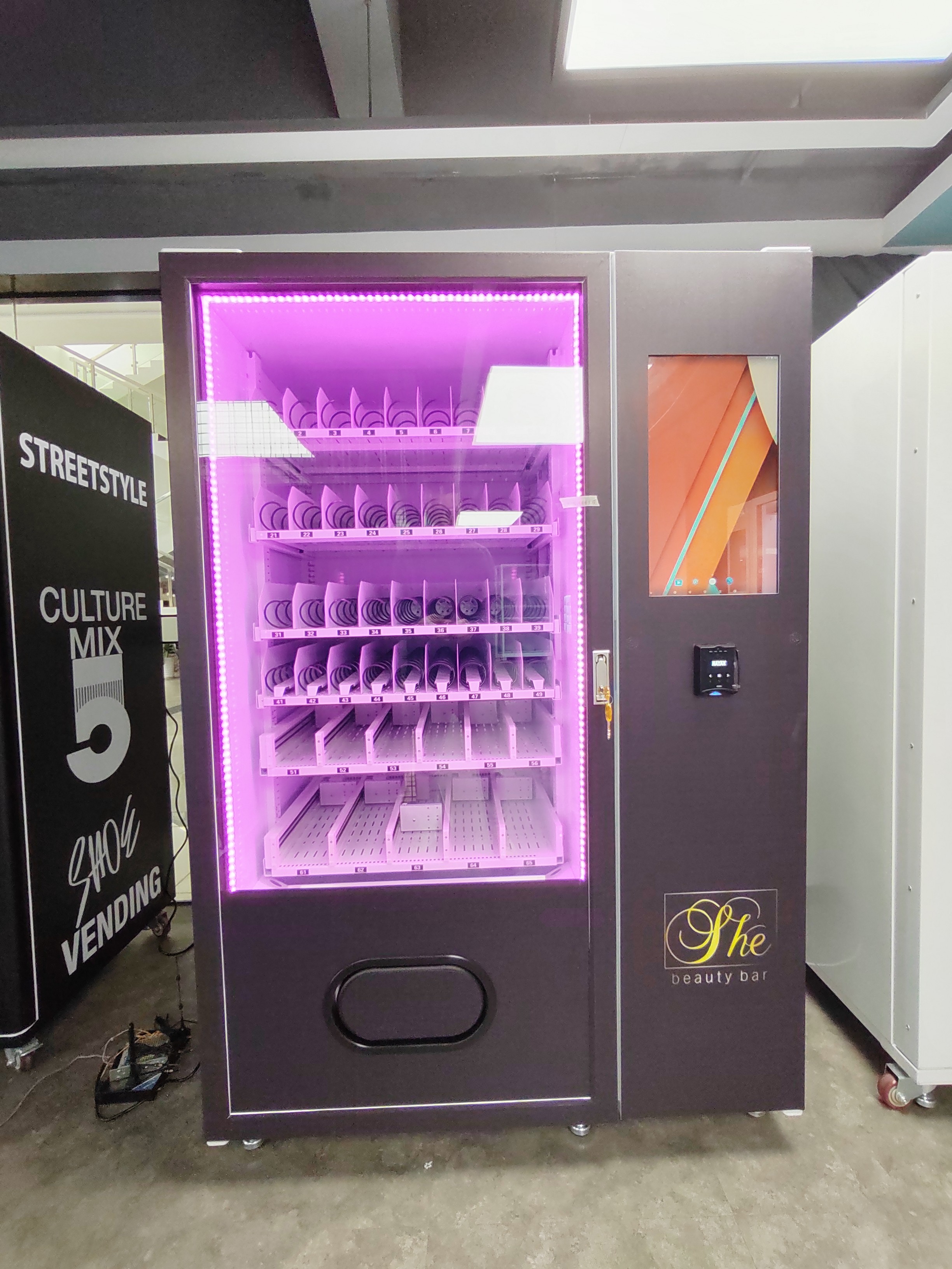 false eyelash machine Micron smart vending