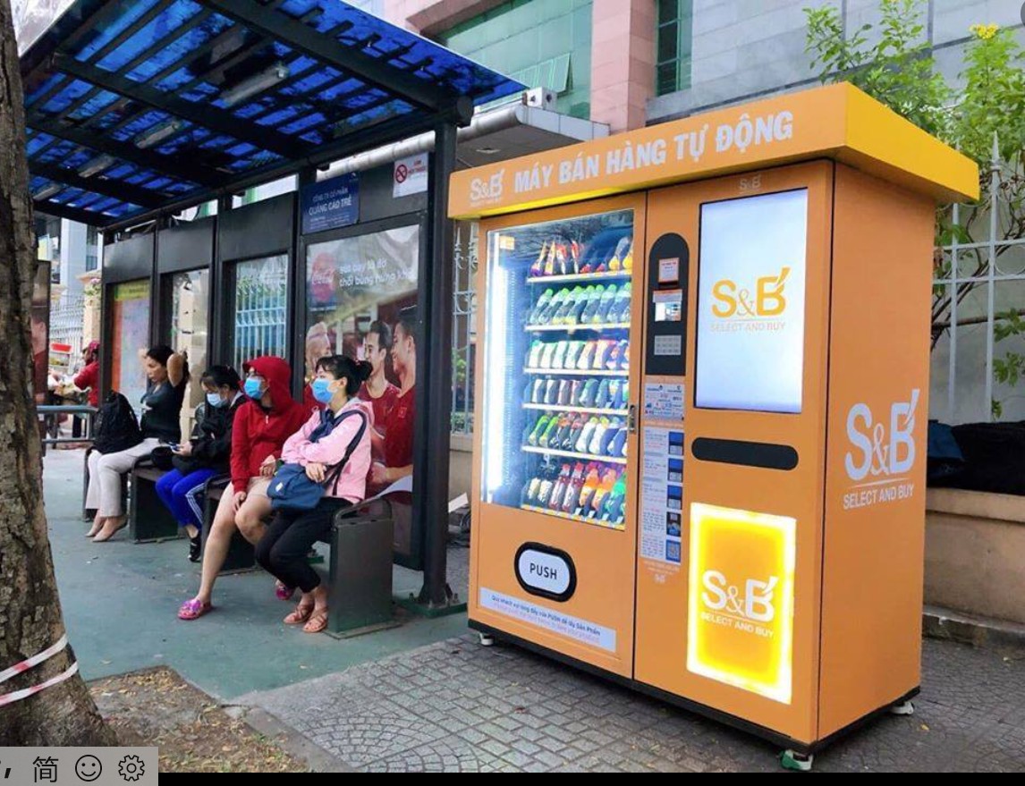 Vietnam: Snack and drink vending machine with touch screen